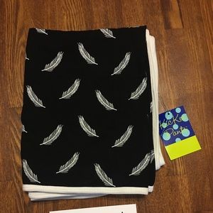 NWT Kickee Midnight Falling Feathers swaddle